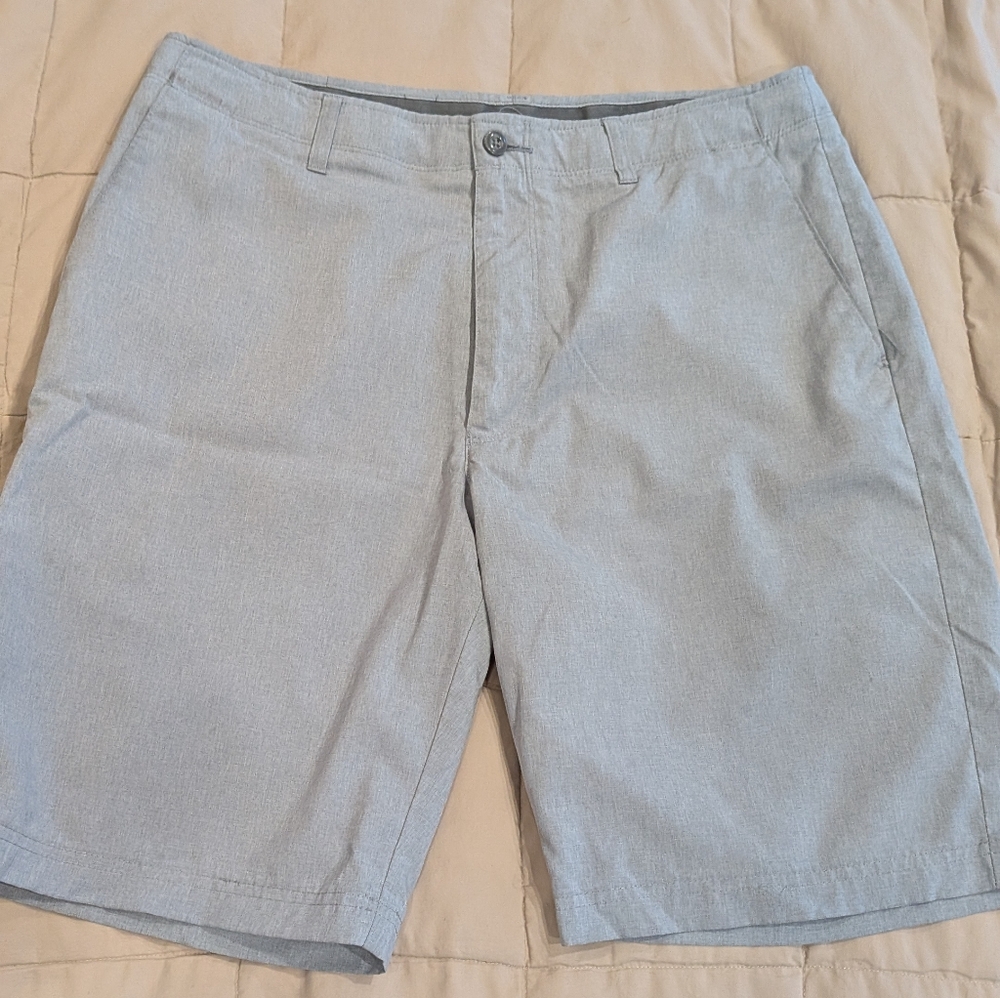 Nicklaus Men's Light Gray Shorts, 33-34